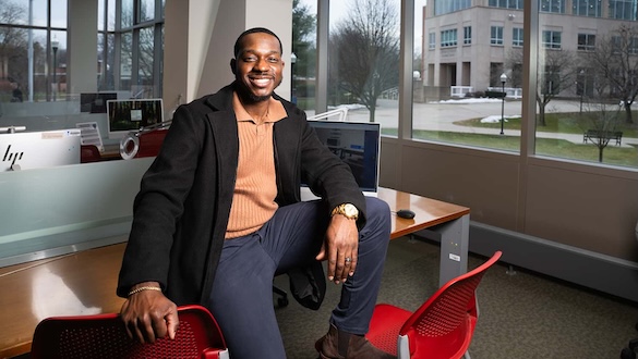 Taevon Walker in Buley Library computer labs